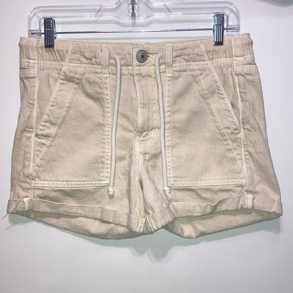 American Eagle size 4 stretch cream denim roll hem shorts EUC 11182